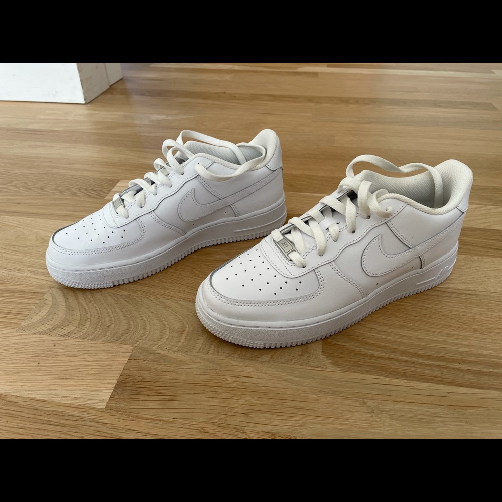 Nike Air Force 1 size 6.5 youth white
